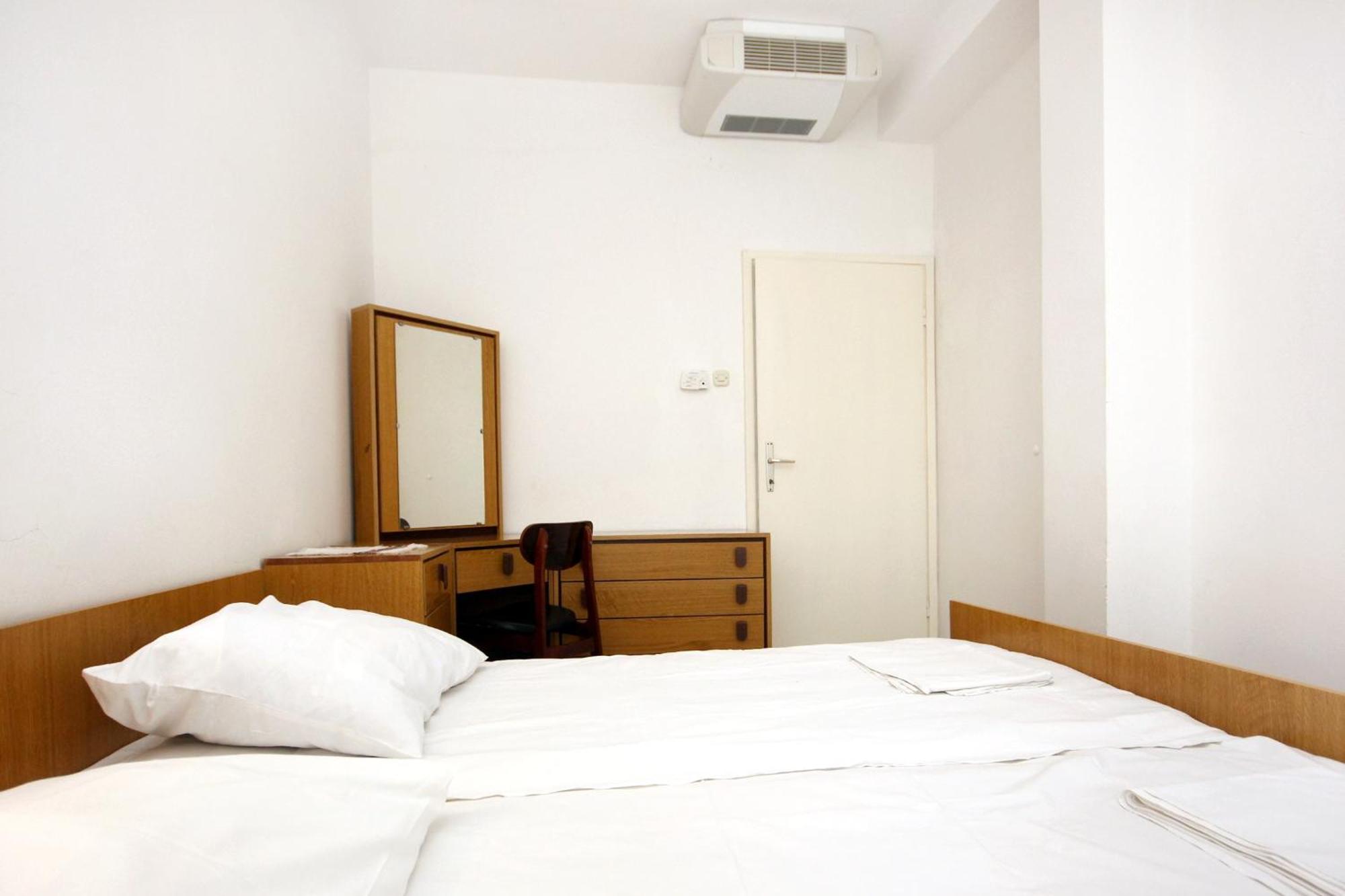 Apartments And Rooms By The Sea Pag - 3152 Pag Town Quarto foto